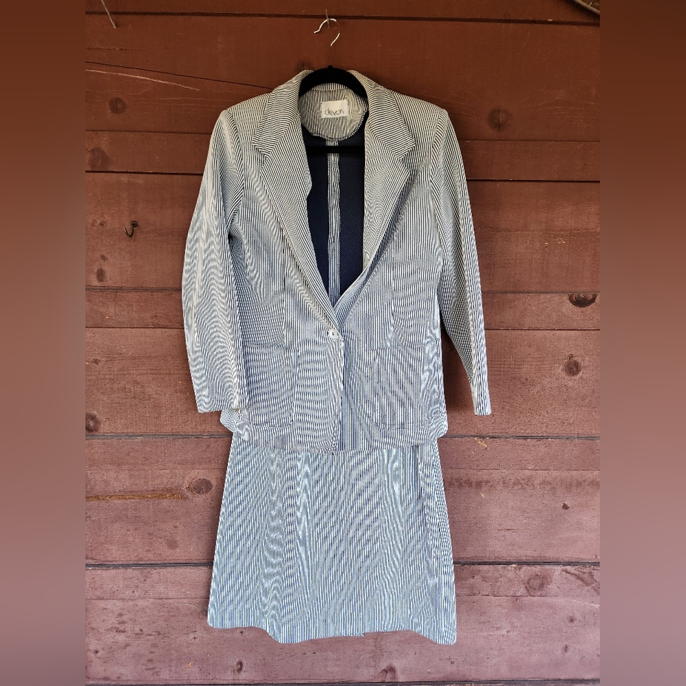 Devon brand skirt suit/blazer